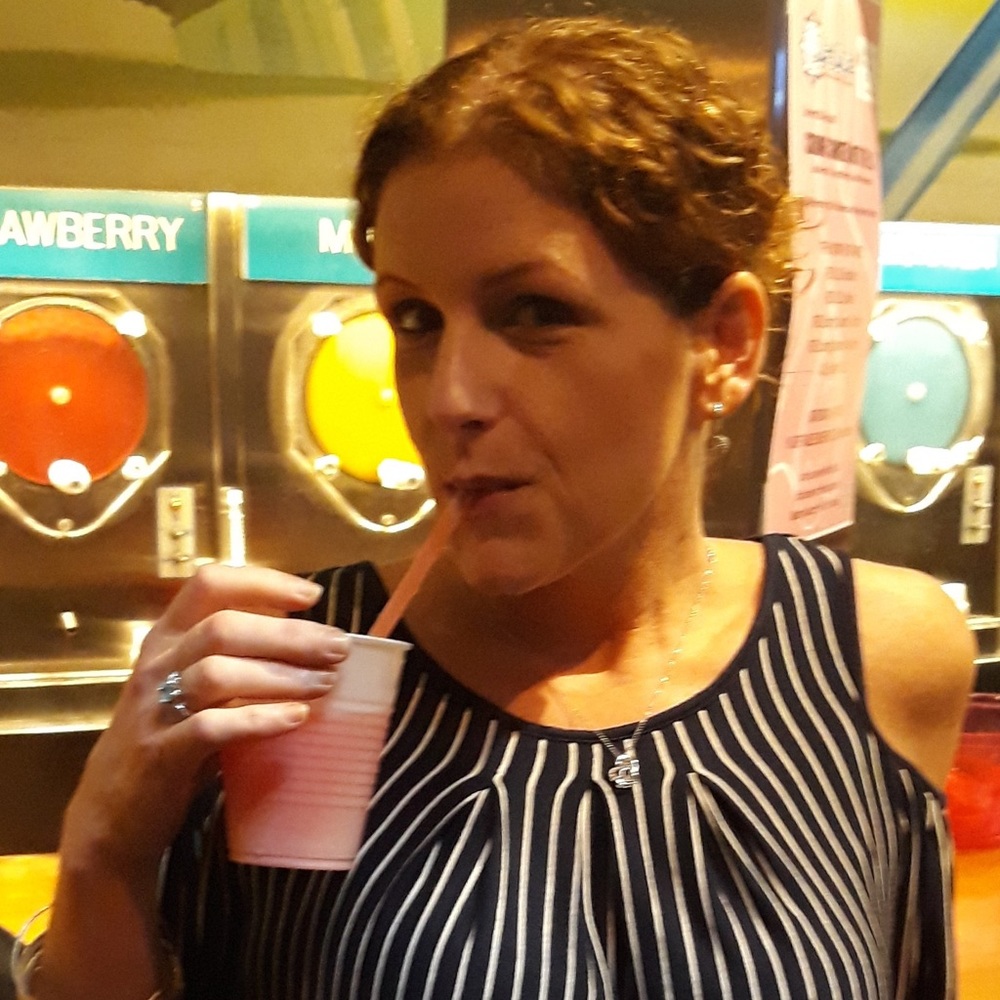 Meet your Posher, Lara